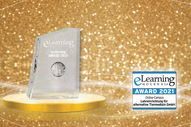 ATM eLearning Award 2021_POkal und Siegel Fernstudiumcheck