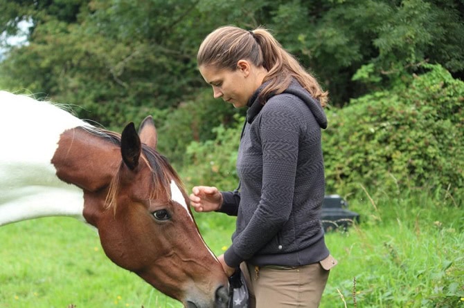 Jungpferdeprojekt Irland ATN - Schülerin mit Pferd